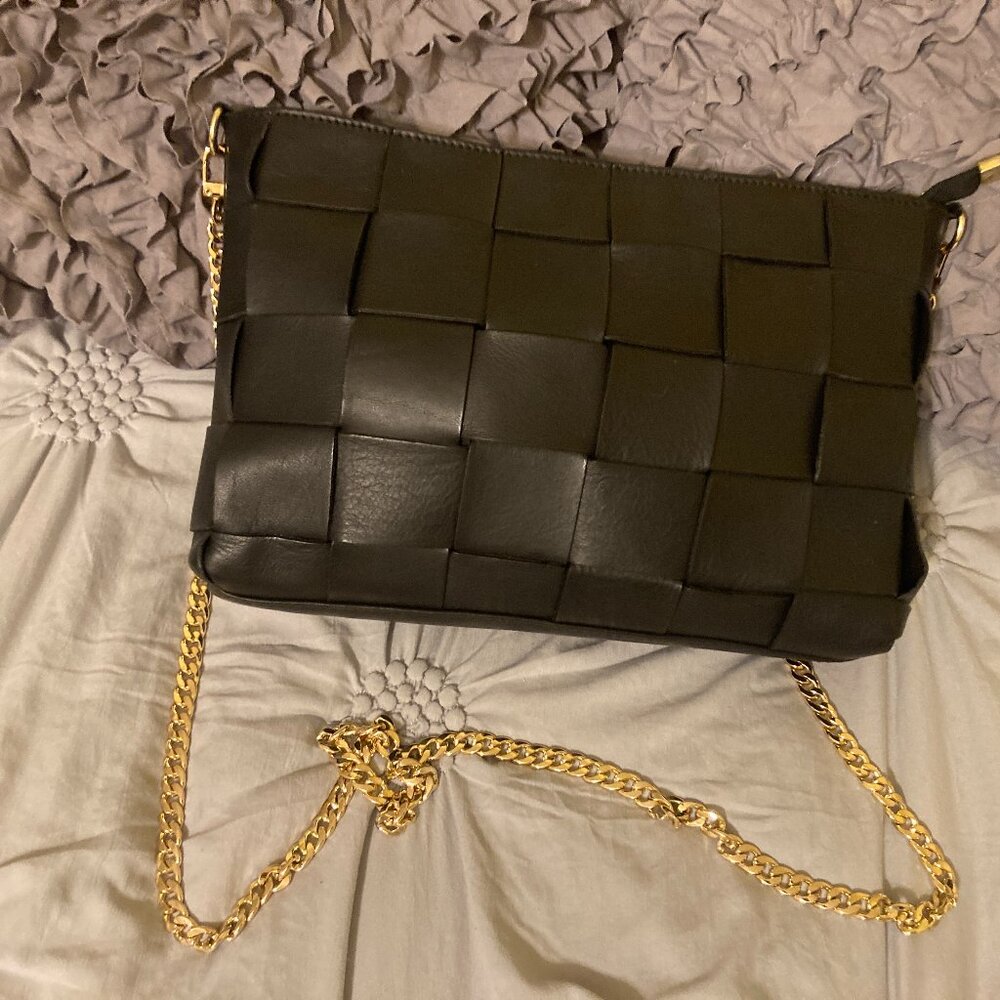Anna Paola Basketweave Black Crossbody with Gold Chain Strap